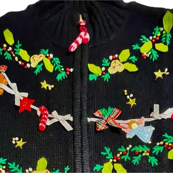 Black Vintage Christmas Sweater Vest Featuring Santa And A Clothesline Size M - Picture 3 of 6